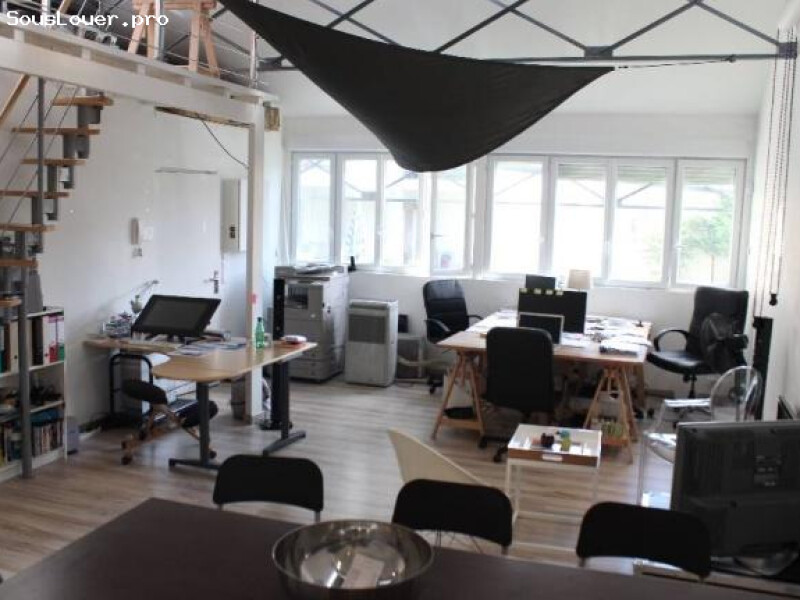 Bureau à louer dans loft open space