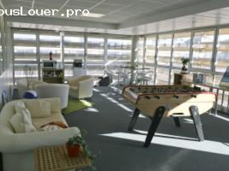 Poste de travail dans open space Bordeaux Chartrons